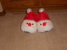 NEW, JUNIOR PLUSH SANTA SLIPPERS, SIZE SMALL 5/6