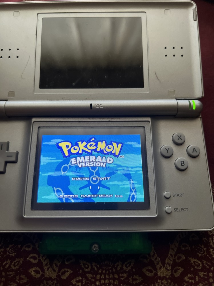 Pokemon Emerald Version (Nintendo Game Boy Advance, 2005) DRY BATTERY BUT WORKS