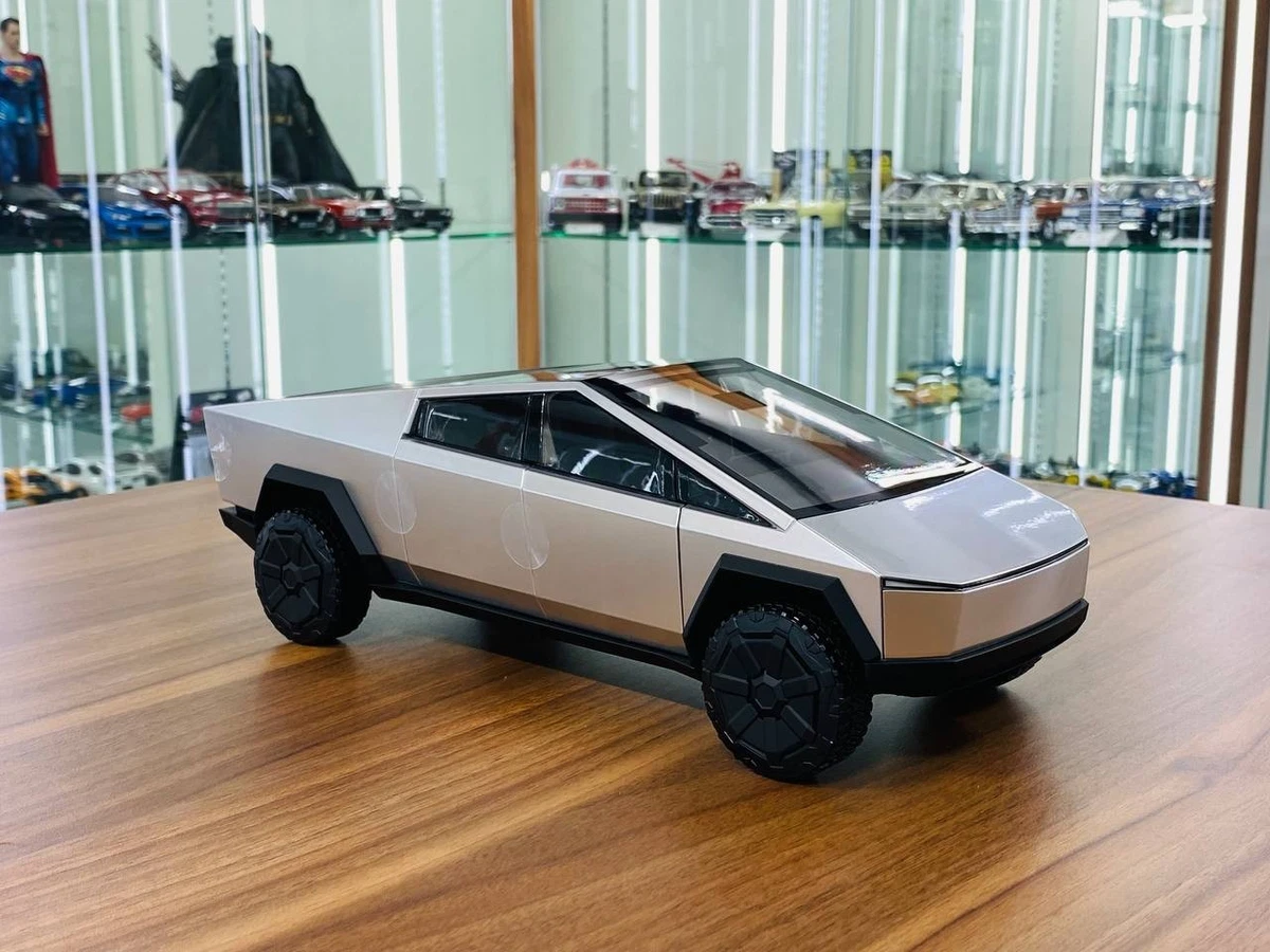 テスラ Tesla Cybertruck 1:18スケール ダイキャスト 新品 Tesla Cyber Truck, Stainless Steel 1:18 Resin Cast Model by Top