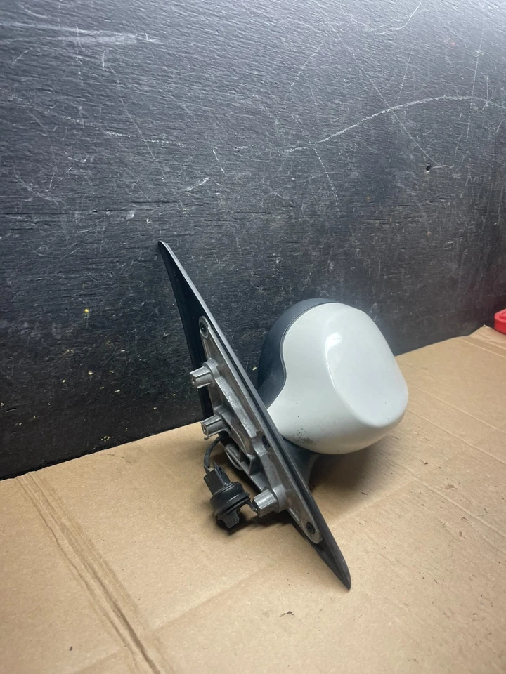2009 to 2011 BMW 328i 335i Left Driver Lh Side View Door Mirror OEM R4172 DG - Image 2 of 4