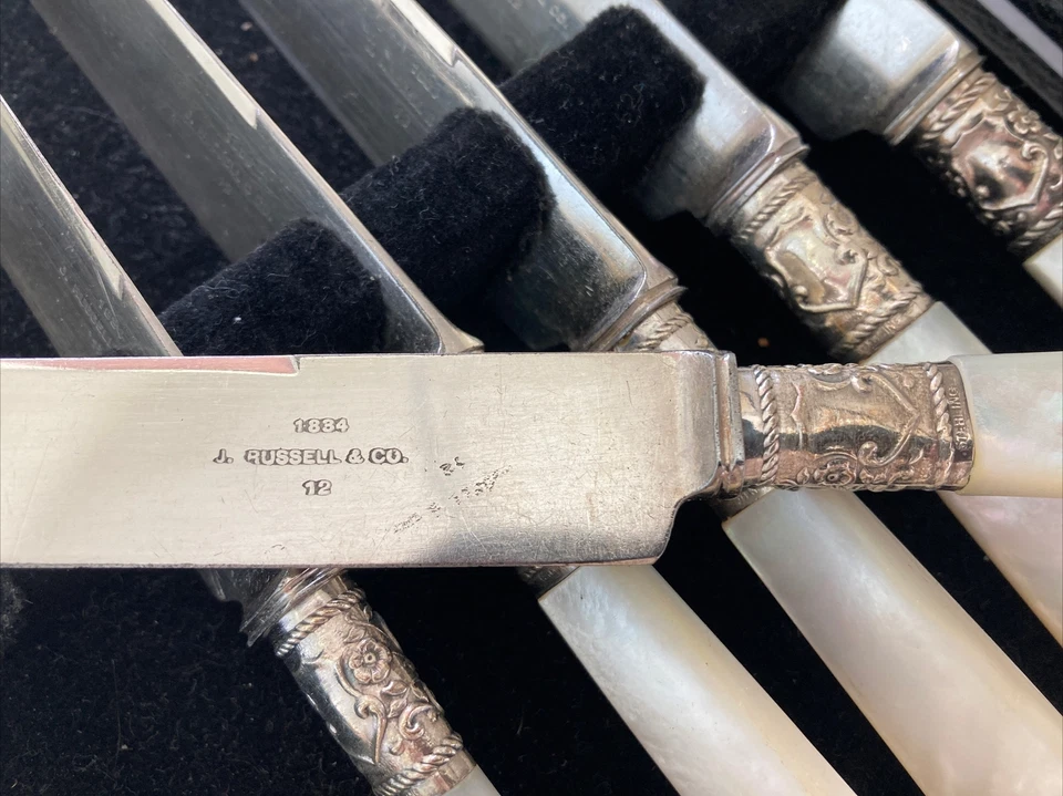 Cuchillos de cena vintage con mango de banda esterlina y fregona con caja formada Russel 1834 Foto 4 de 4