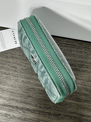 Coach Essential Small Zip Around Card Case With Quilting in Green