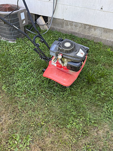 Toro Walk-Behind Gasoline Push Lawn Mower, Red/Black