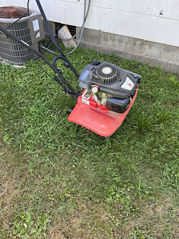 Toro Walk-Behind Gasoline Push Lawn Mower, Red/Black