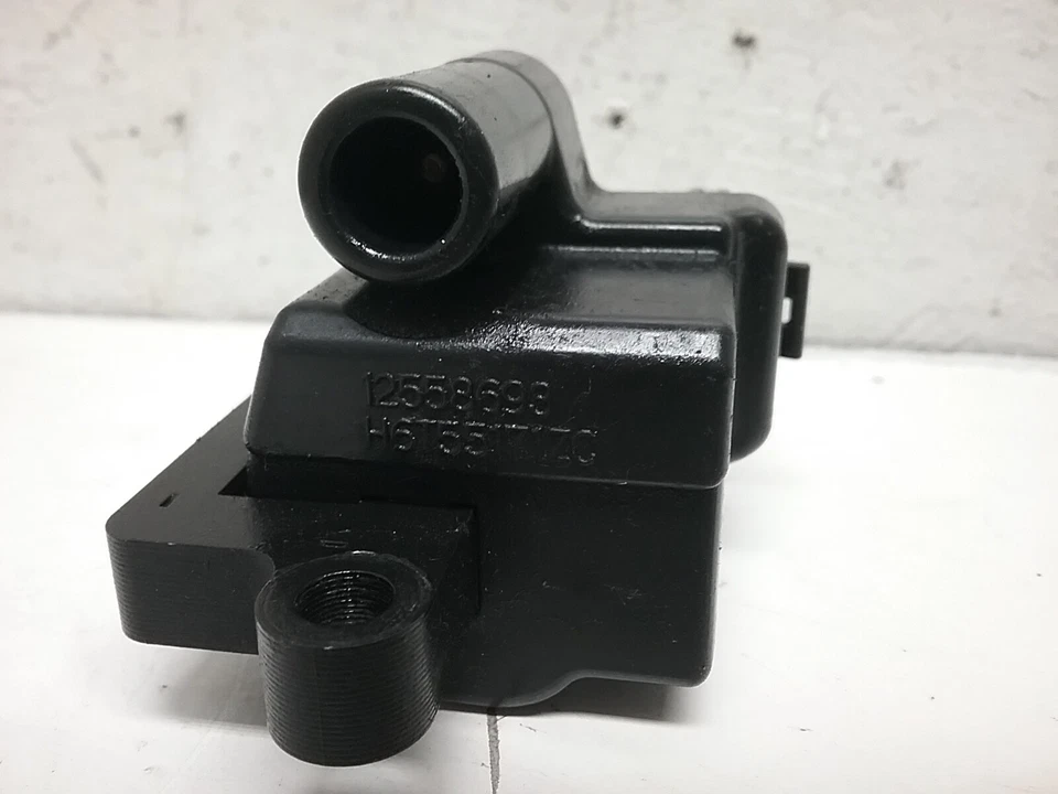 2004 GMC Yukon Ignition Coil 12558693 (5.3L 8 Cylinder) - Image 4 of 4