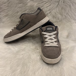 vans churchill skate shoes