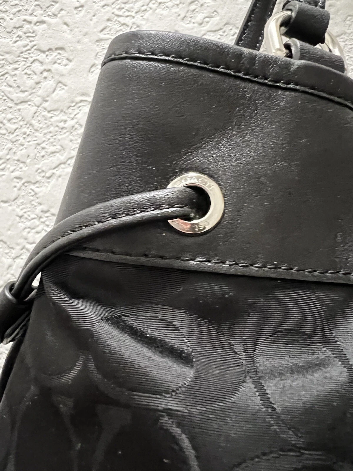 Borsa a tracolla Coach Signture C nera nylon bordo pelle coulisse espansione