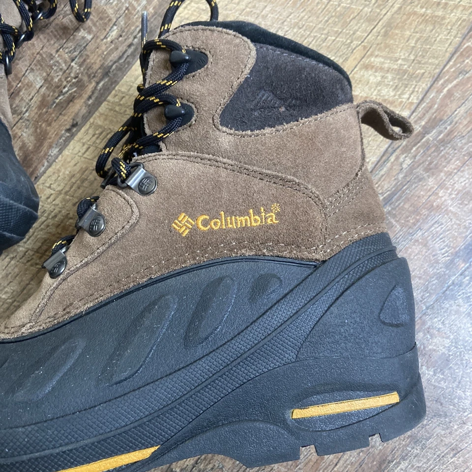 Columbia | 'Bugaboo Too' 麂皮男孩冬季靴,尺寸 3 状况完好 — 第 2/4 张图片