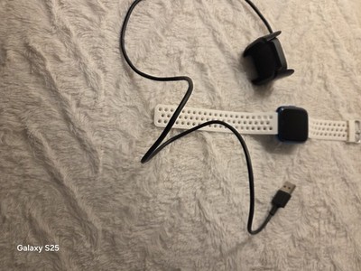Fitbit Versa - Lite Edition FB415 SA Fitness Smartwatch - White - Light usage
