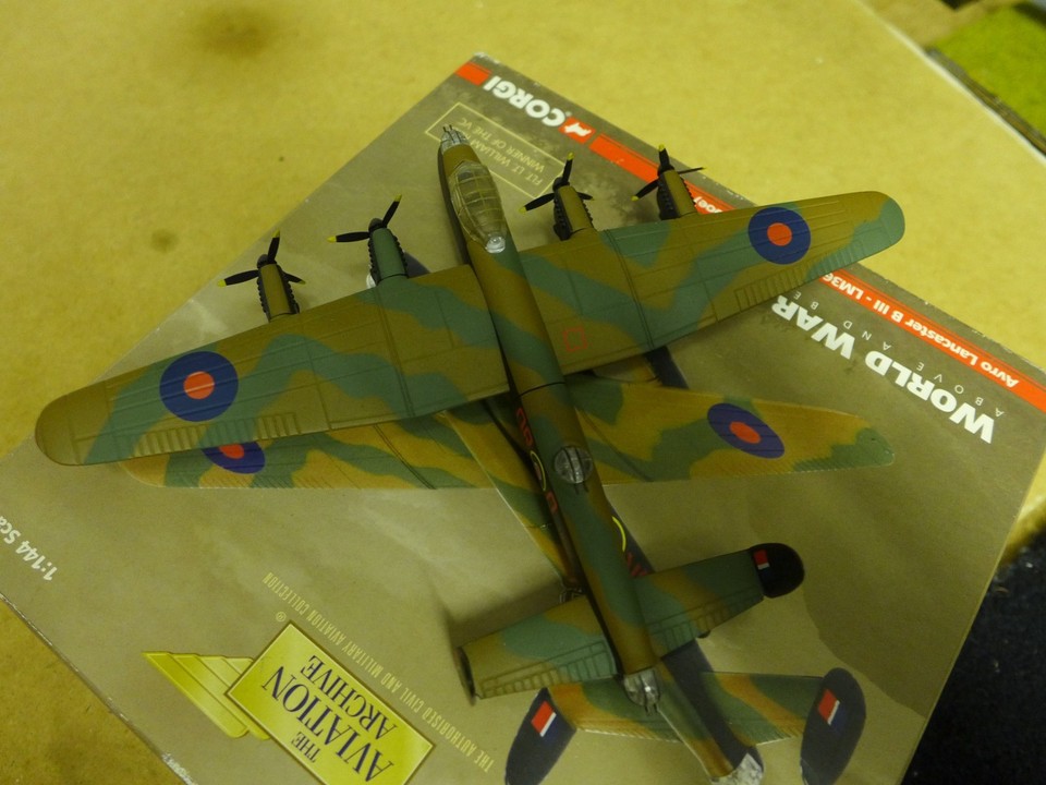 Kovové modely letadel B-17 a Avro Lancaster, 1/144 | Aukro
