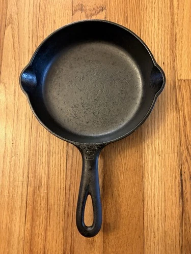 Griswold 709 No. 3 Cast Iron Skillet SBL Vintage Seasoned Small Cross Logo