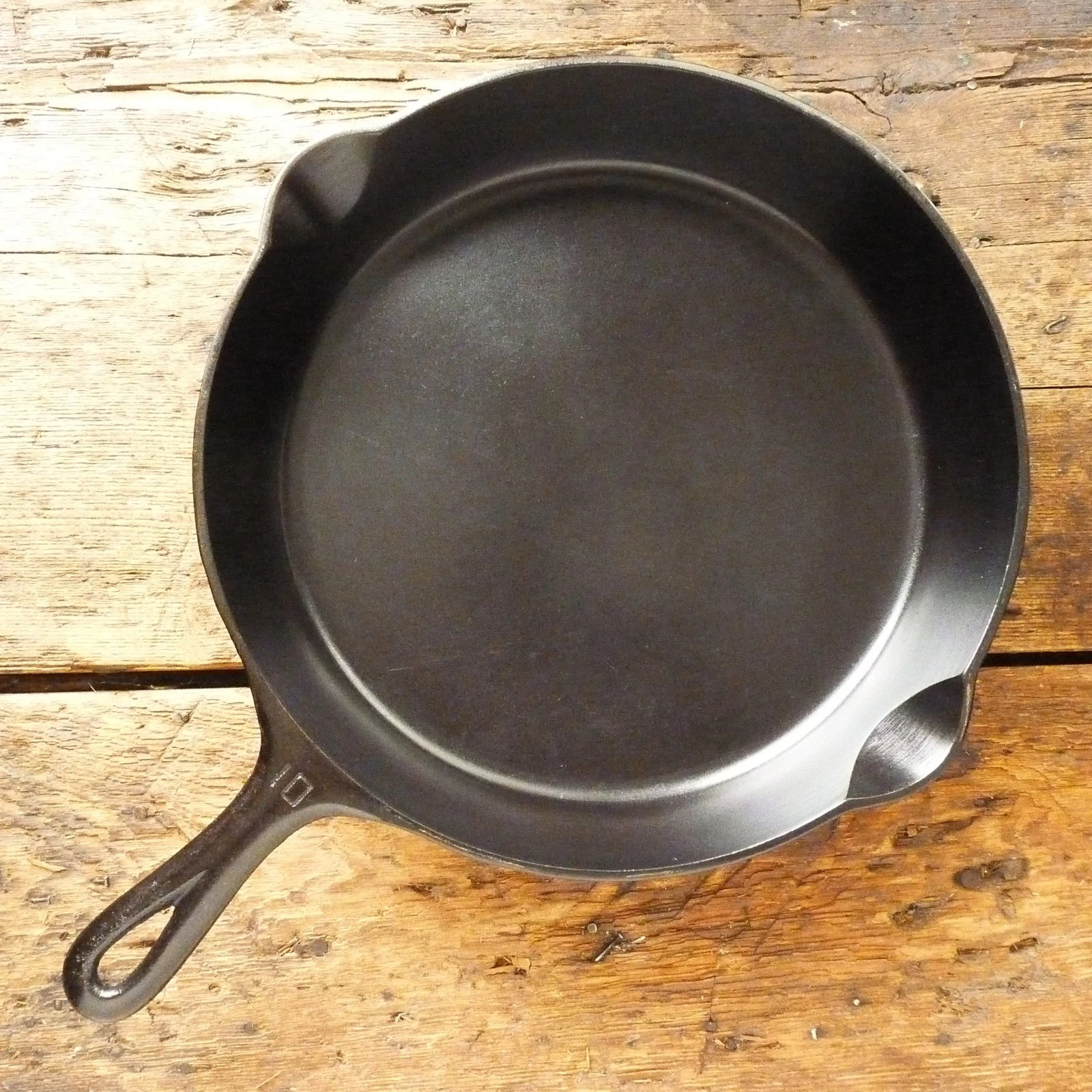 Vintage GRISWOLD Cast Iron SKILLET Frying Pan 10 SMALL BLOCK LOGO - Ironspoon
Opens in a new windo
