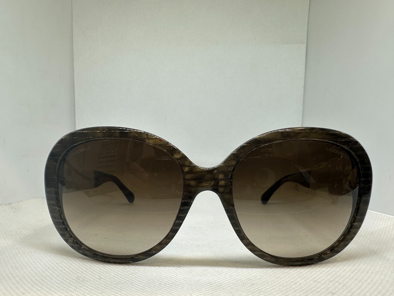 Sunglasses Chanel 5256 c.1444/S5 Caliber 57mm