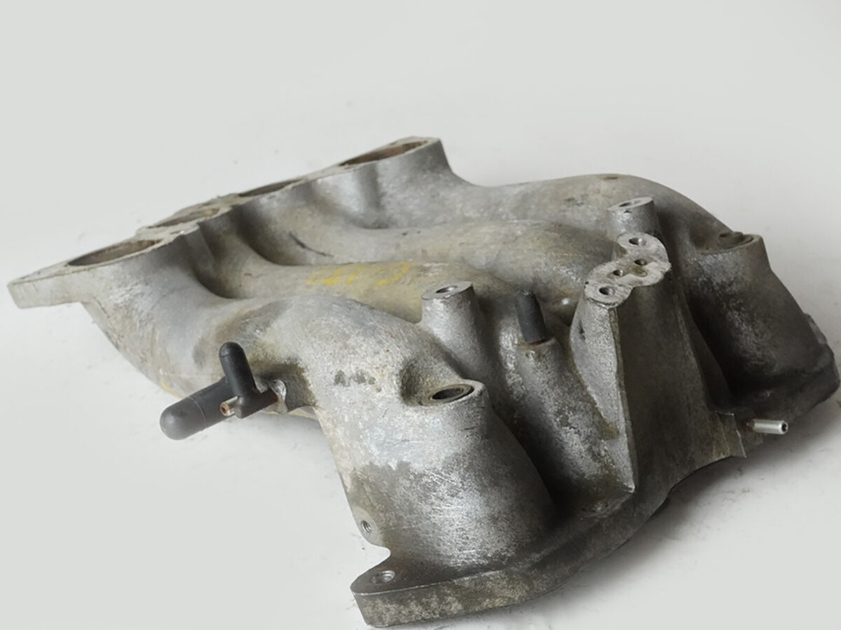 1986 - 1988 Mazda Rx7 Engine Air Intake Manifold Lower Unit 1986 - 1988 Mazda Rx7 Engine Air Intake Manifold Lower Unit