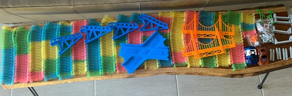 Magic Tracks Mega Set with 18 ft of track, 2 tested vehicles, a bridge and more - Image 2 of 3