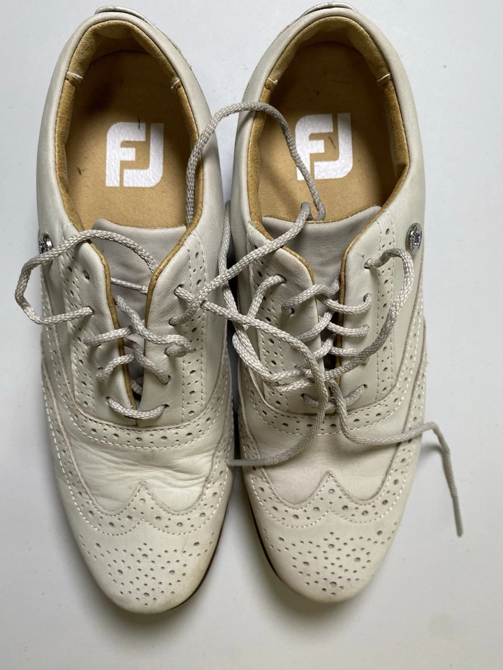 Zapatos de golf Footjoy para mujer talla 6 retro inspirados en la colección Foto 3 de 4