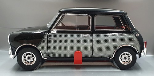 Solido Mini 35 1/18 Scale Diecast 80000 - Austin Mini - Black - Picture 3 of 5