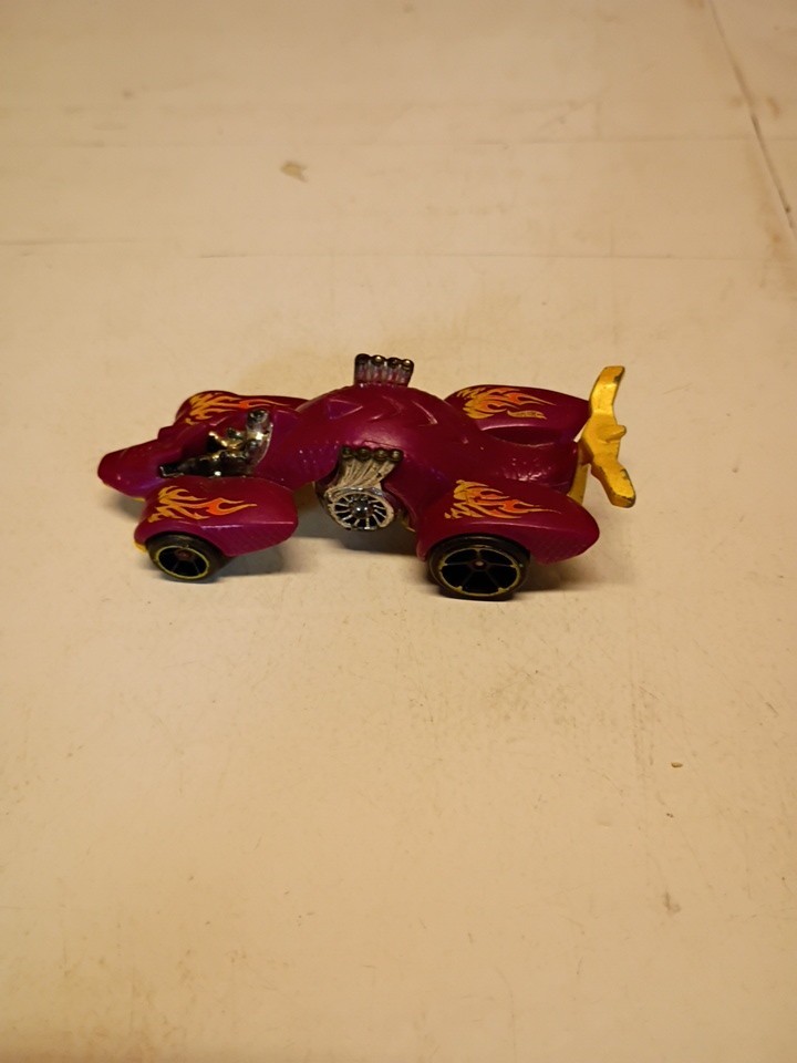2018 HOT WHEELS  KNIGHT DRAGGIN HW Car