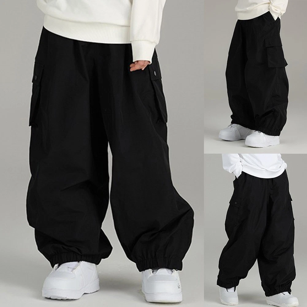 Easily Accessible Pockets on Men's Fashionable Cargo Trousers for Comfort