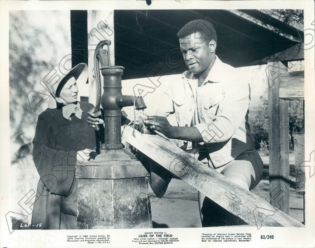 1963 Actors Sir Sidney Poitier & Lilia Skala in Lilies of the Field ...