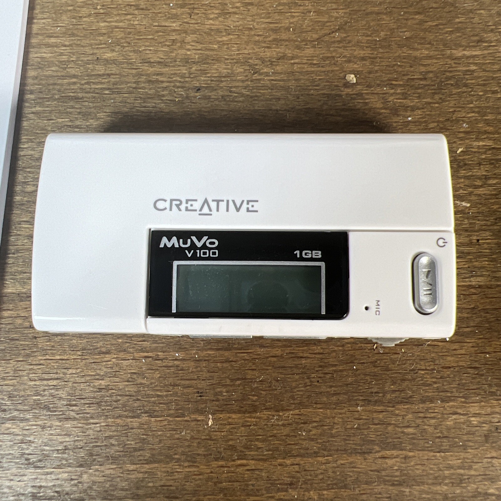 Creative Muvo V100 White Audio Digital 1gb MP3 Media Player Open Box