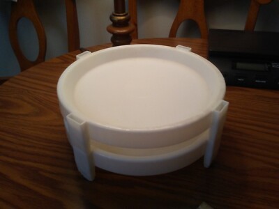 Tupperware pie or cake stackers?