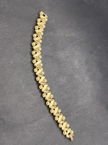 Vintage Krone Trifari Kunstperlen goldfarben Armband & Clip Pinwheel Ohrringe 2-teiliges Set - Bild 4 von 21