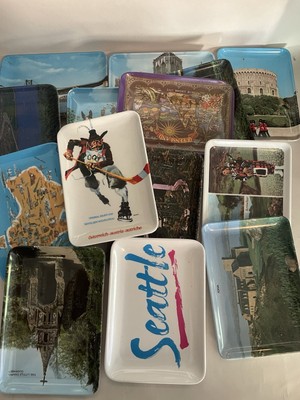 VINTAGE MELAMIN SOUVENIR SCHMUCKSCHALE / KLEINES TABLETT x15 GEMISCHTES BILD KONVOLUT