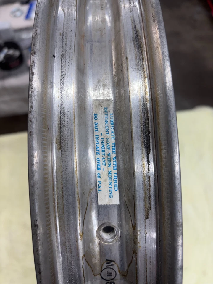 Rueda delantera de 19 pulgadas para motocicleta Lester de repuesto de colección Honda CB750K de colección Foto 4 de 4