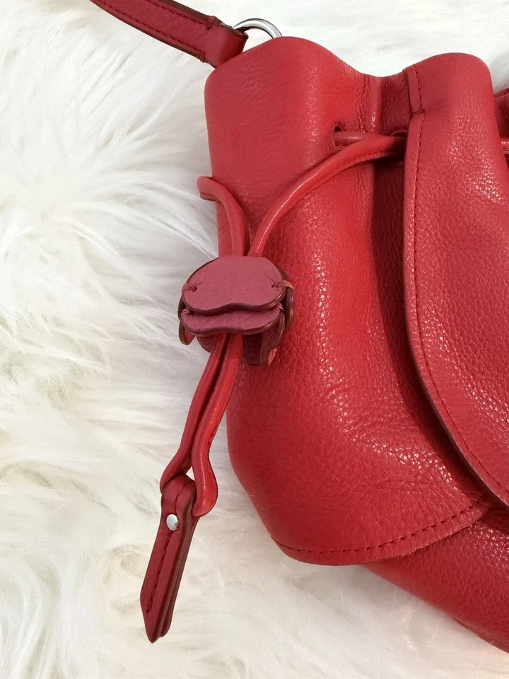 Bolso Bandolera Coach con Cordón Rojo Pétalos Estilo Cuero Guijarro F57543 Foto 3 de 4