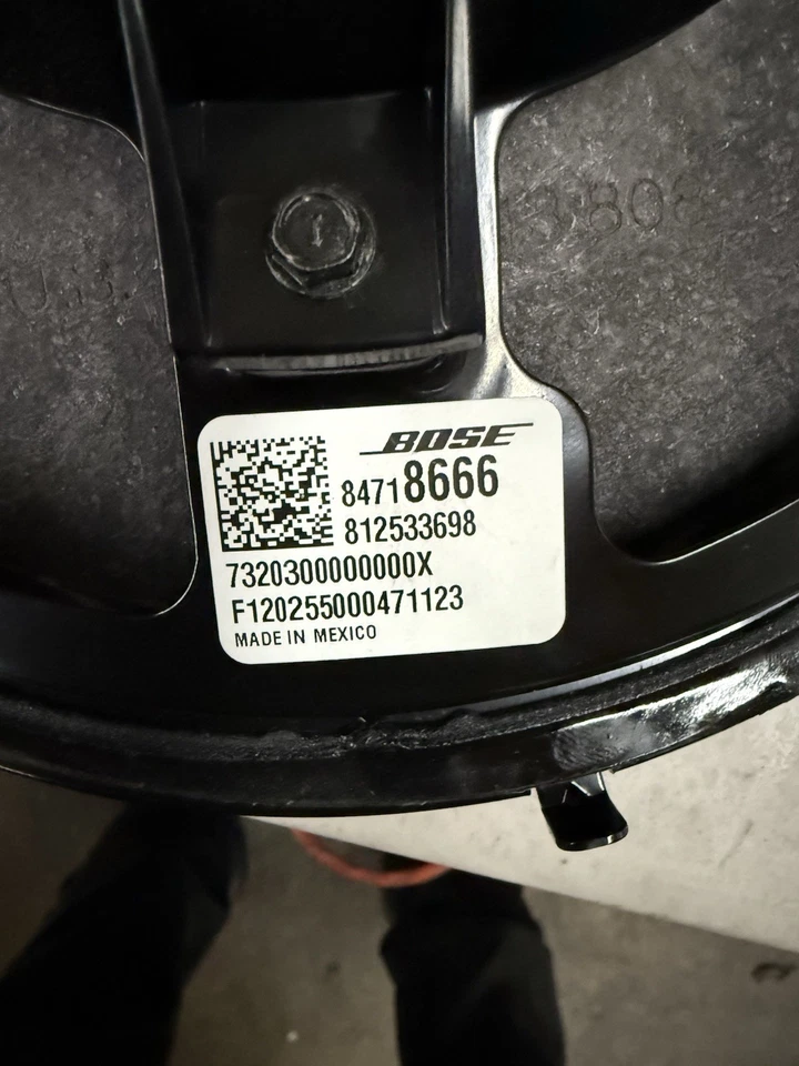 Altavoz trasero de audio Bose Cadillac CT4 2020-2022 84718666 OEM 2021 Foto 3 de 4