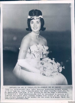1963 Newport Janet Jennings Auchinloss Debutante Ball 7X9 Historic Vintage Photo
