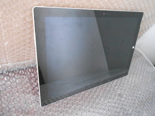 Microsoft Surface Pro 3 – I5 256GB 8GB RAM – VENDUTO PER RICAMBI (schermo Rotto)