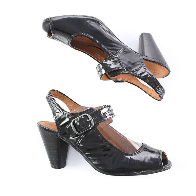 clarks artisan peep toe