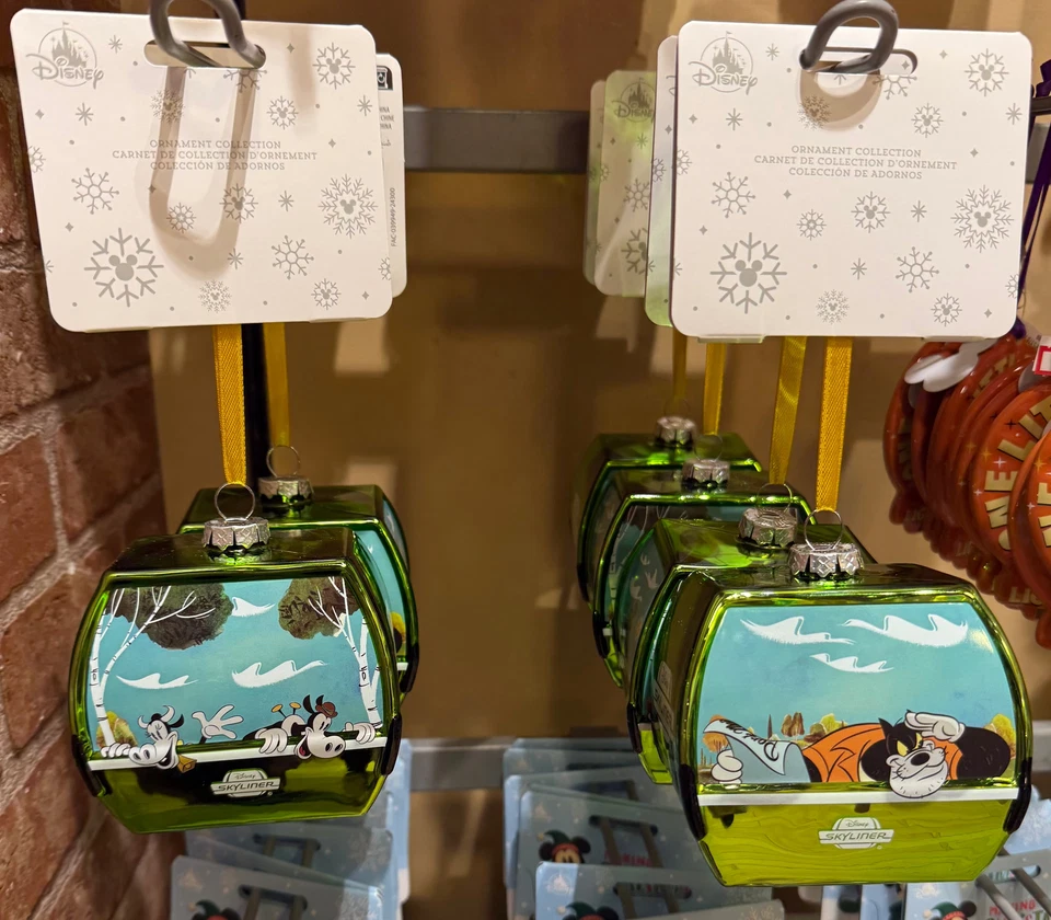2025 Disney Parks Skyliner Goofy Pete Horace Clarabelle Vidrio Adorno de Navidad Foto 2 de 4
