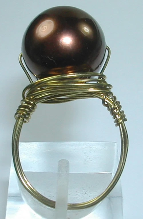 Anillo de cuentas de perlas con cáscara de chocolate envuelto en alambre hecho a mano tamaño 7 Foto 1 de 1