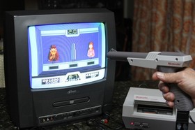 Nintendo NES Console, 2 Controllers, Zapper Gun, 26 Games w Sleeves & Manuals