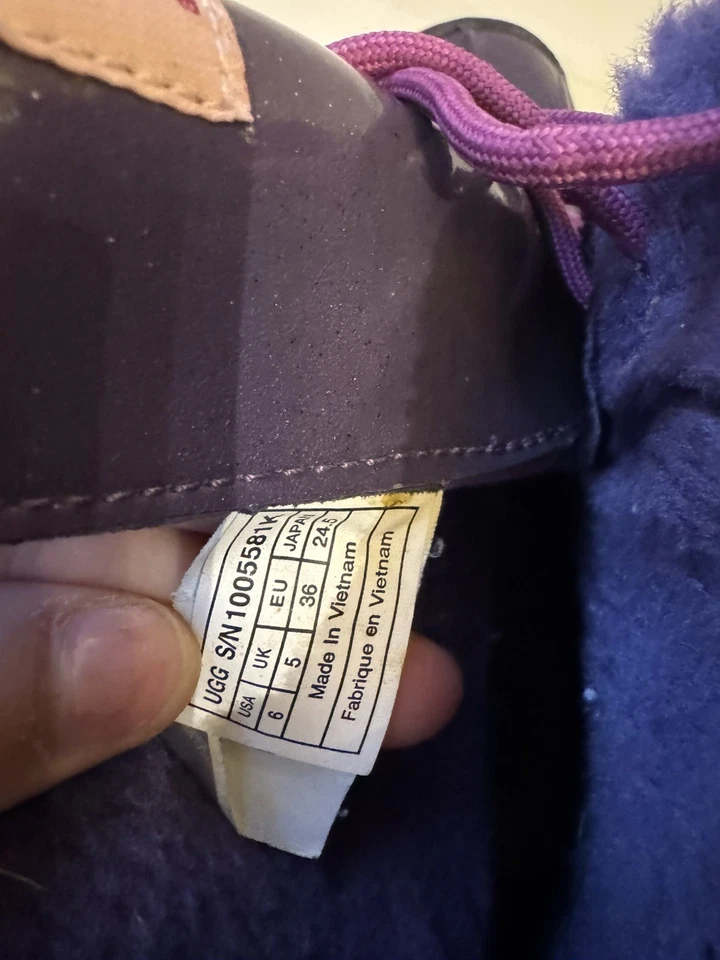 Botas UGG Kids Butte II Talla 6 Púrpura Forradas de Lana Impermeables Nieve 1005581K Foto 3 de 4