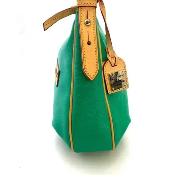 Hobo para mujer Dooney and Bourke Kelly corcho verde East/West Collins Foto 3 de 4