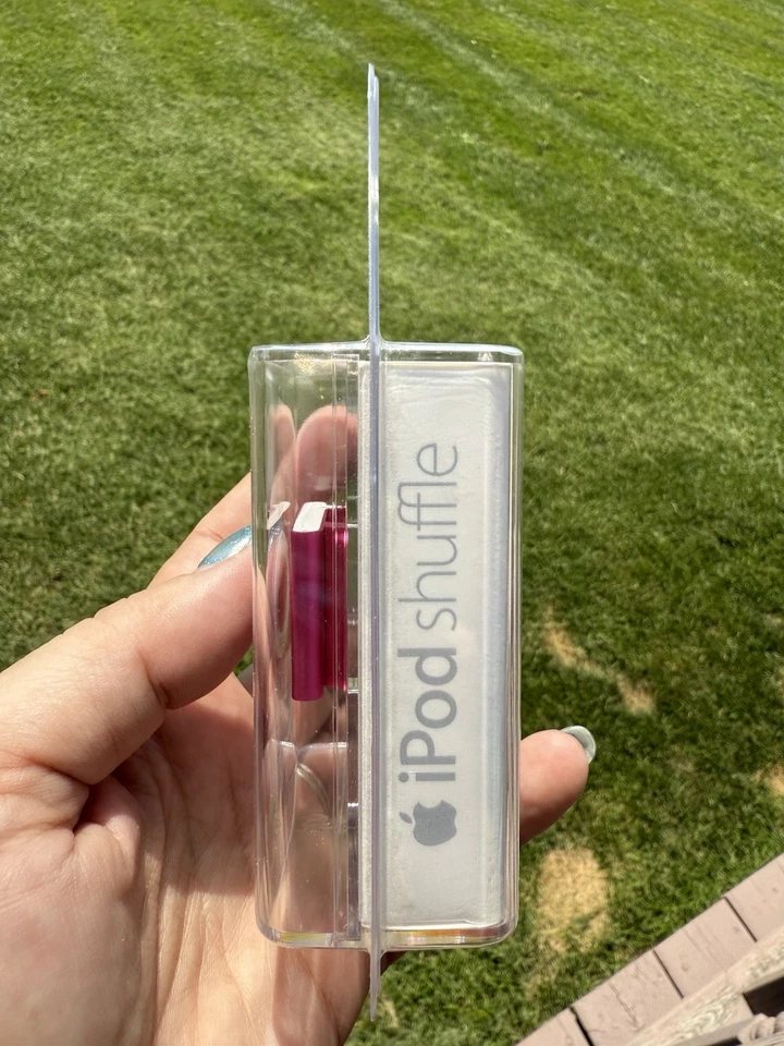 Apple iPod Shuffle A1204 2nd Generation Pink (2 GB) A1204 MB682LL/A NEW SEALED - Image 3 of 4