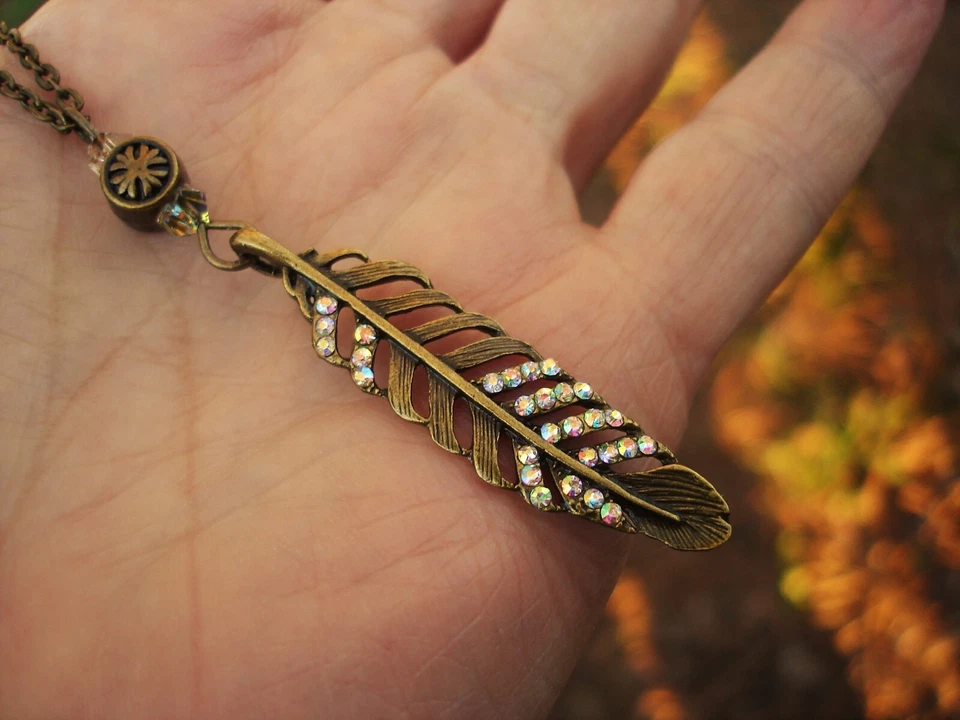 Collar de plumas Swarovski aurora boreal en bronce envejecido en cadena de 18 pulgadas Foto 2 de 4