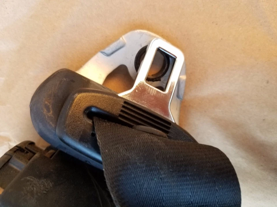 Cinturón de seguridad trasero izquierdo original Volkswagen Corrado G60 SLC  Foto 4 de 4