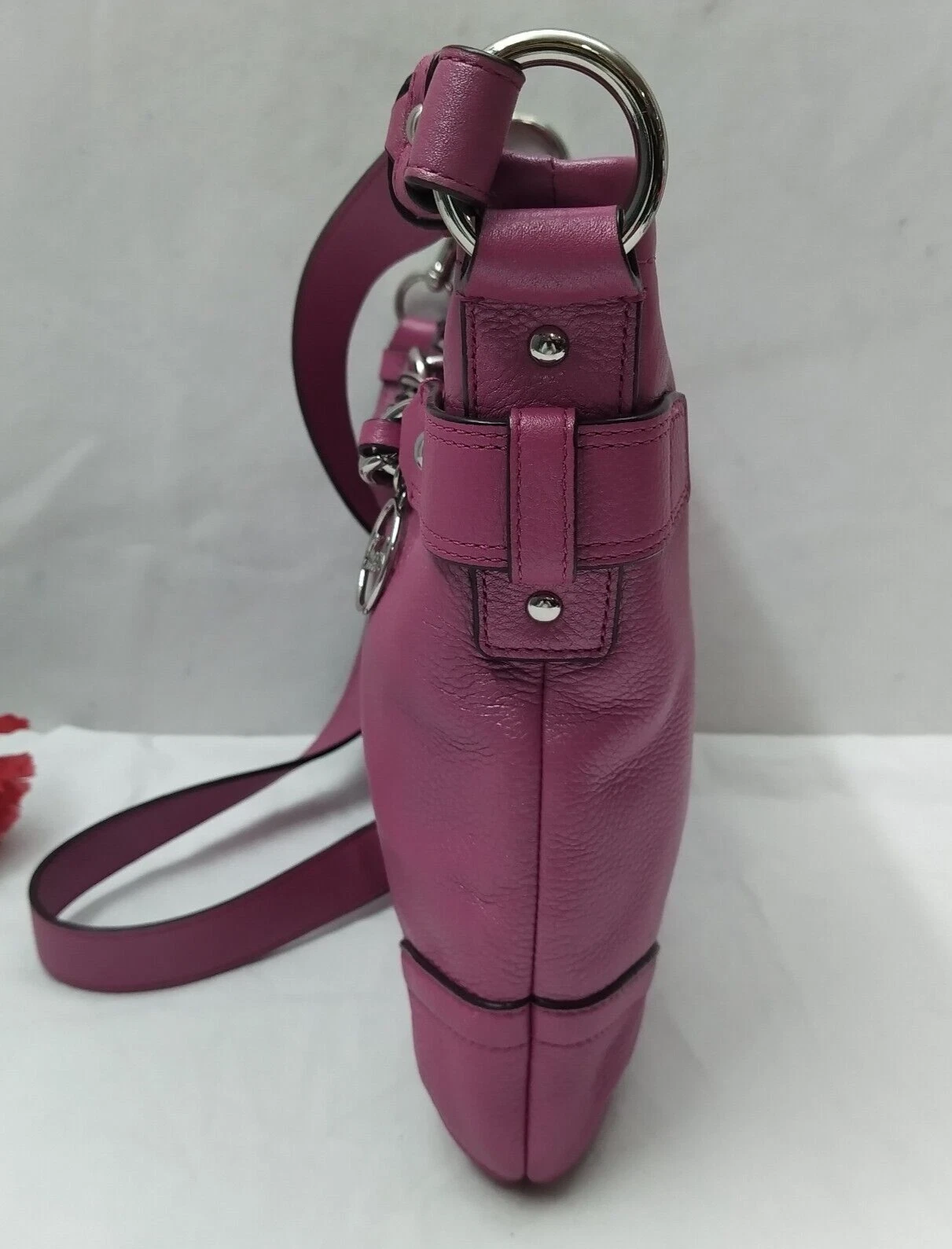 Borsa a tracolla Coach in pelle magenta con chiusura e cerniera