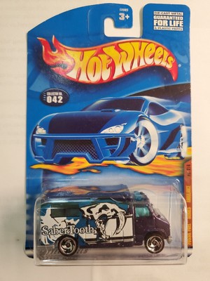 2001 Hot Wheels Fossil Fuel Series Ambulance Sabertooth 2/4 #42 Purple (140) NIB