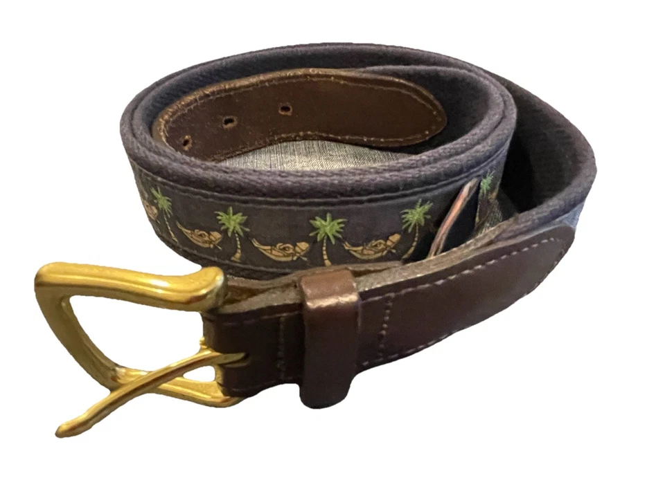 Cinturón LN Vineyard Vines de cuero y algodón 1 3/8" con palmeras de playa talla 42 EE. UU. Foto 2 de 4