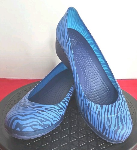 Women's Size 8 Blue Crocs Carlisa Zebra Print Wedge Wedge Slip Ons