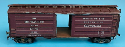 Roundhouse 18512 HO Scale Milwaukee Road Diecast 40' Sliding Door Boxcar Vintage