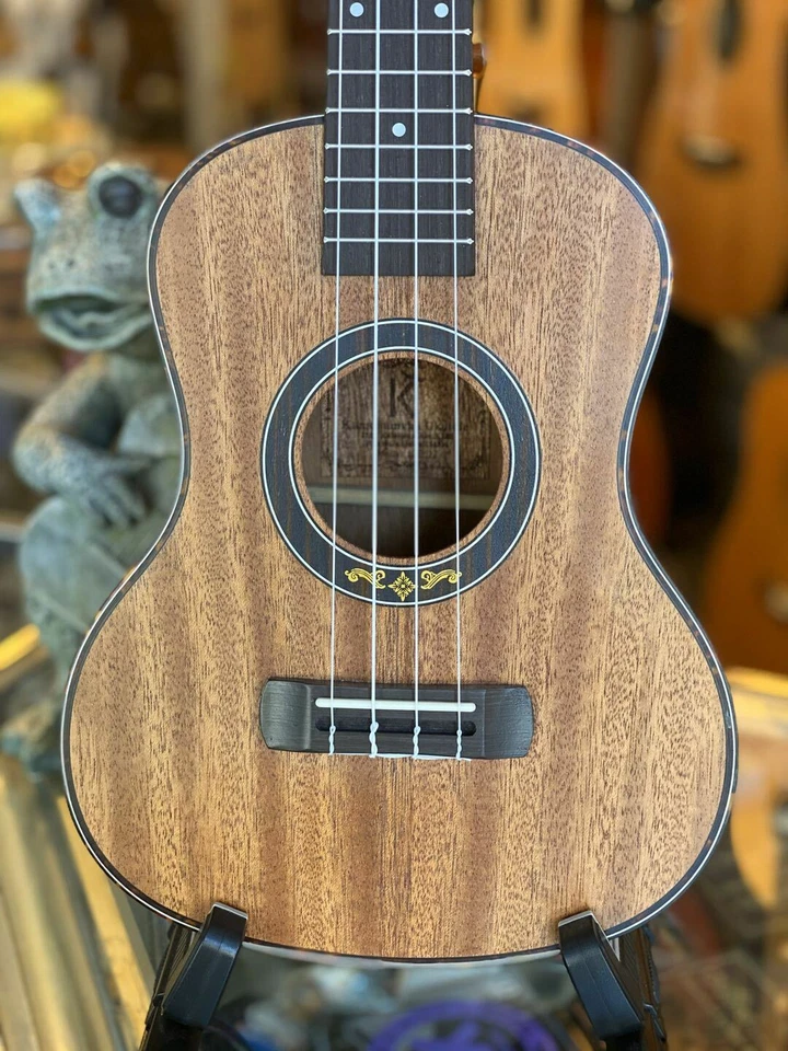 Ukelele Kamehameha KT-12 Tenor Caoba Hawaii Gran Tono Foto 3 de 4