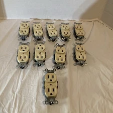 Leivton Made In USA 15A 125V Electrical Outlet Off White Single Lot Of 10