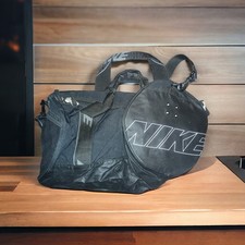 Sac de sport Nike noir logo large, bandoulière et anses, pratique gym